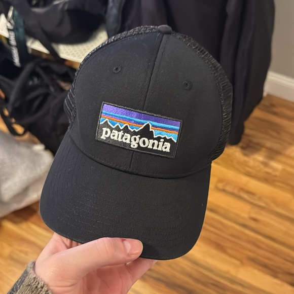 Patagonia P-6 Logo Trucker Hat - Picture 2 of 3
